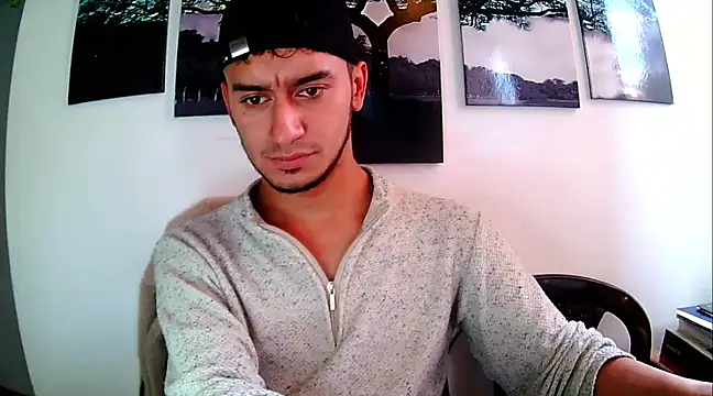 Snapshot of Kevin_Torres chatting on 02-26-25, 05:39 Kevin Torres online show from 02-26-25, 05:39