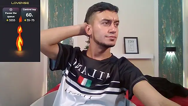 Snapshot of Kevin_Torres chatting on 09-17-25, 04:03 Kevin Torres online show from 09-17-25, 04:03