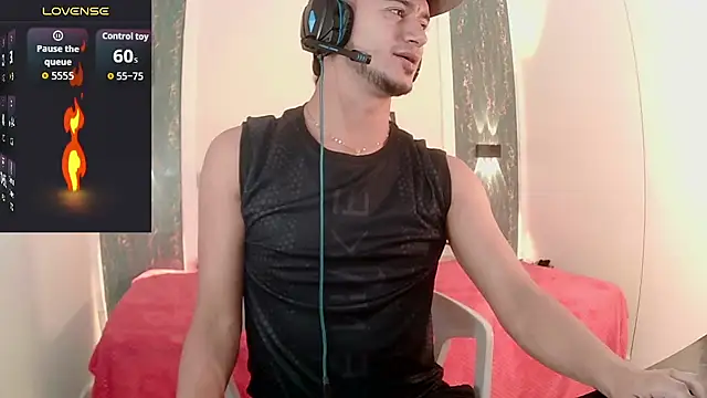 Snapshot of Kevin_Torres chatting on 09-18-25, 10:12 Kevin Torres online show from 09-18-25, 10:12