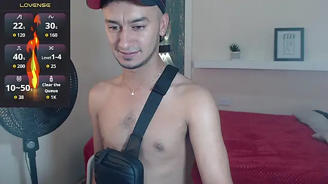 Snapshot of Kevin_Torres chatting on 09-23-25, 01:08 Kevin Torres online show from 09-23-25, 01:08