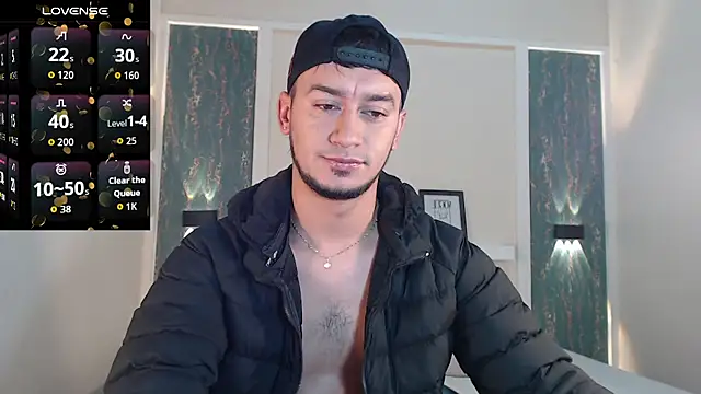 Snapshot of Kevin_Torres chatting on 10-12-25, 02:05 Kevin Torres online show from 10-12-25, 02:05