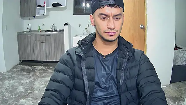 Snapshot of Kevin_Torres chatting on 10-21-25, 02:12 Kevin Torres online show from 10-21-25, 02:12