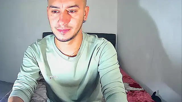 Snapshot of Kevin_Torres chatting on 11-12-25, 04:13 Kevin Torres online show from 11-12-25, 04:13