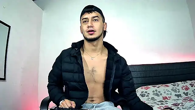 Snapshot of Kevin_Torres chatting on 12-14-25, 01:05 Kevin Torres online show from 12-14-25, 01:05