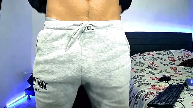 Snapshot of Kevin_Torres chatting on 12-15-25, 01:10 Kevin Torres online show from 12-15-25, 01:10