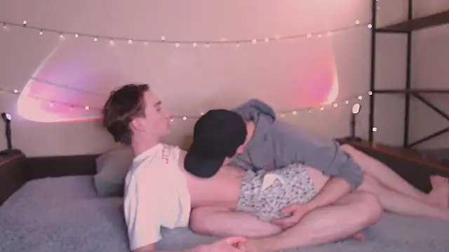 Snapshot of EliotMarks chatting on 10-19-25, 06:30 EliotMarks online show from 10-19-25, 06:30