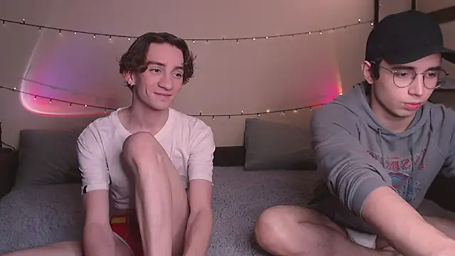 Snapshot of EliotMarks chatting on 11-23-25, 07:35 EliotMarks online show from 11-23-25, 07:35