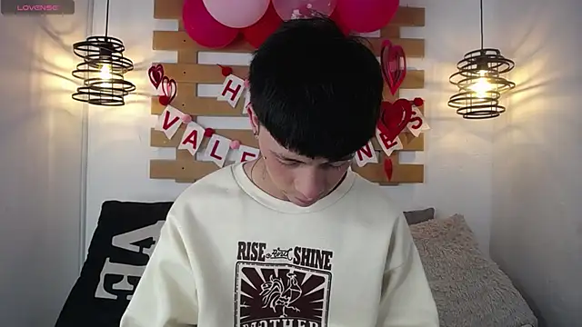 Steev Novoa online show from 02-18-25, 04:04