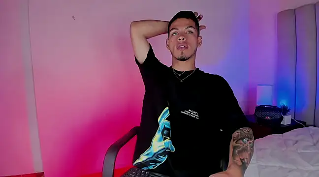 Snapshot of Ken-boy_ chatting on 02-01-25, 08:39 Ken-boy online show from 02-01-25, 08:39