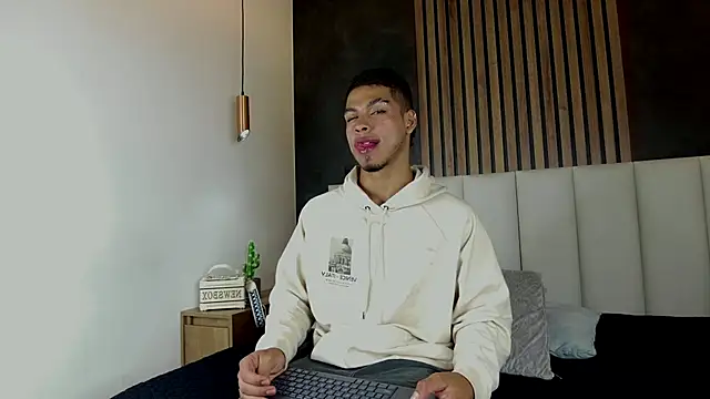 Snapshot of Ken-boy_ chatting on 02-03-25, 02:25 Ken-boy online show from 02-03-25, 02:25