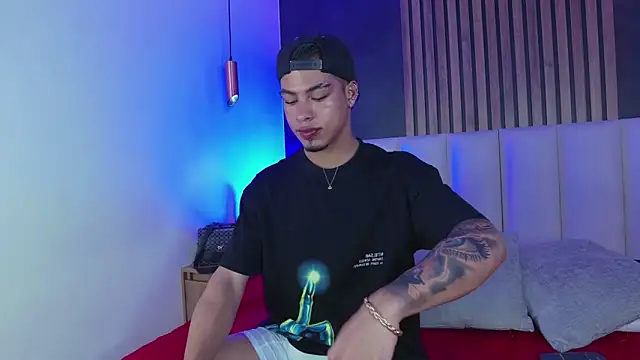 Snapshot of Ken-boy_ chatting on 02-04-25, 03:54 Ken-boy online show from 02-04-25, 03:54