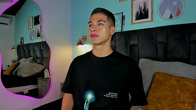 Snapshot of Ken-boy_ chatting on 02-19-25, 02:33 Ken-boy online show from 02-19-25, 02:33