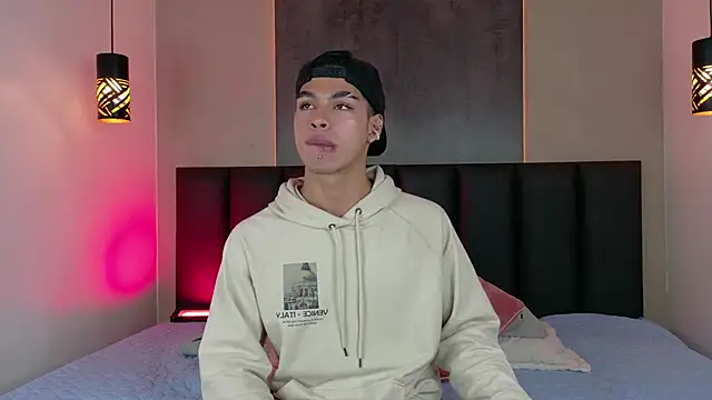 Snapshot of Ken-boy_ chatting on 02-22-25, 03:01 Ken-boy online show from 02-22-25, 03:01