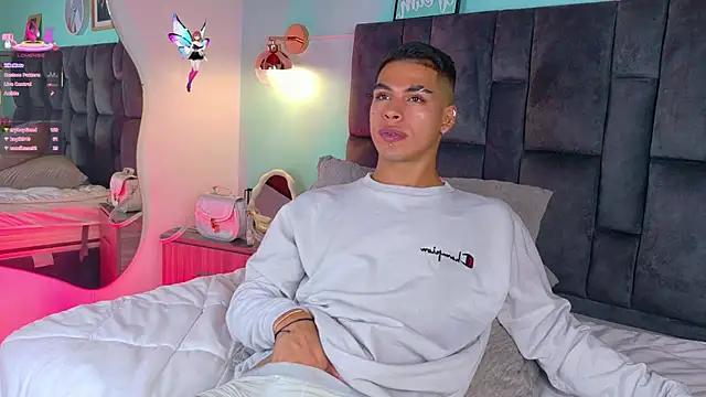 Snapshot of Ken-boy_ chatting on 02-23-25, 05:39 Ken-boy online show from 02-23-25, 05:39