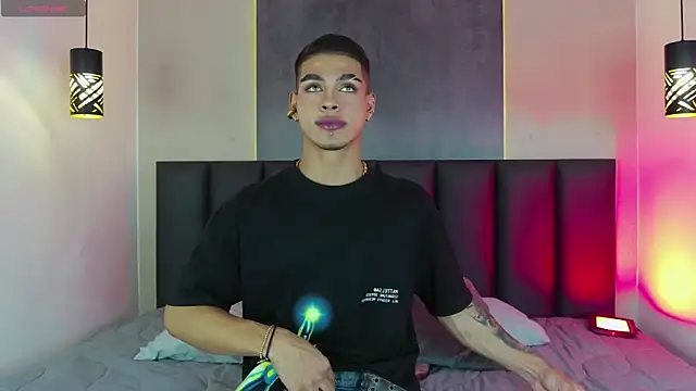 Snapshot of Ken-boy_ chatting on 02-28-25, 02:42 Ken-boy online show from 02-28-25, 02:42