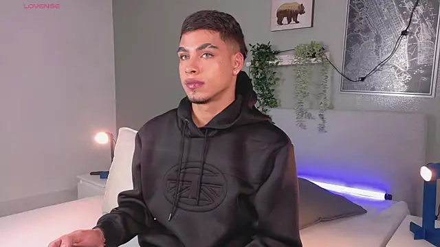 Snapshot of Ken-boy_ chatting on 09-09-25, 11:43 Ken-boy online show from 09-09-25, 11:43