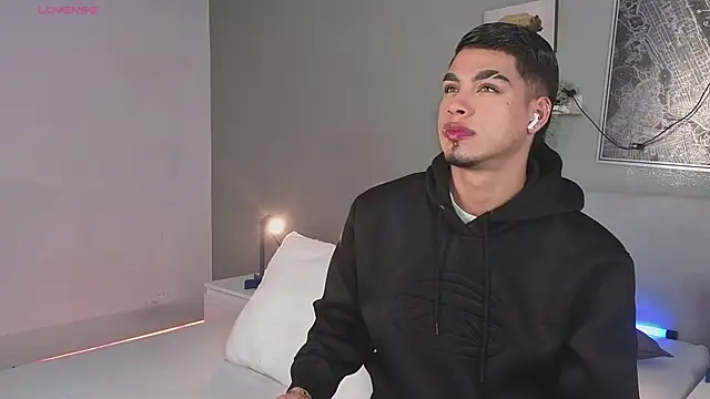 Snapshot of Ken-boy_ chatting on 09-26-25, 11:47 Ken-boy online show from 09-26-25, 11:47