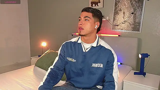 Snapshot of Ken-boy_ chatting on 09-27-25, 11:48 Ken-boy online show from 09-27-25, 11:48