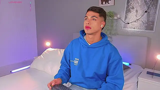 Snapshot of Ken-boy_ chatting on 10-01-25, 11:38 Ken-boy online show from 10-01-25, 11:38