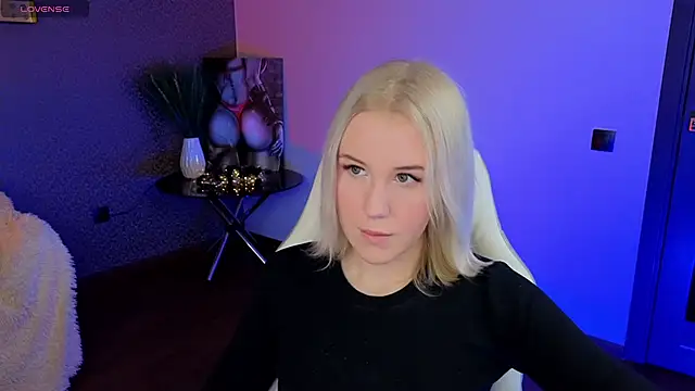 Snapshot of Selenatrend chatting on 03-18-25, 06:14 Selenatrend online show from 03-18-25, 06:14