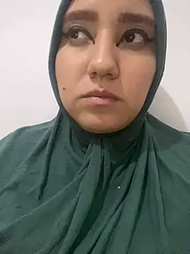 Snapshot of hannahayat chatting on 01-03-25, 12:11 hannahayat online show from 01-03-25, 12:11