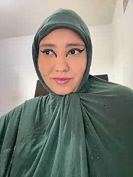 Snapshot of hannahayat chatting on 10-23-25, 02:38 hannahayat online show from 10-23-25, 02:38