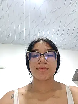 -VICKKY online show from 03-13-25, 01:54