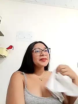 -VICKKY online show from 09-13-25, 01:44