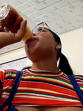 -VICKKY online show from 10-31-25, 02:18