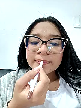 -VICKKY online show from 12-20-25, 02:02