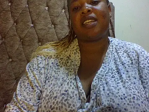 Snapshot of zoey10 chatting on 06-20-26, 04:43 zoey10 online show from 06-20-26, 04:43