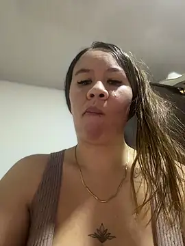 Emiily lee online show from 11-30-25, 04:44