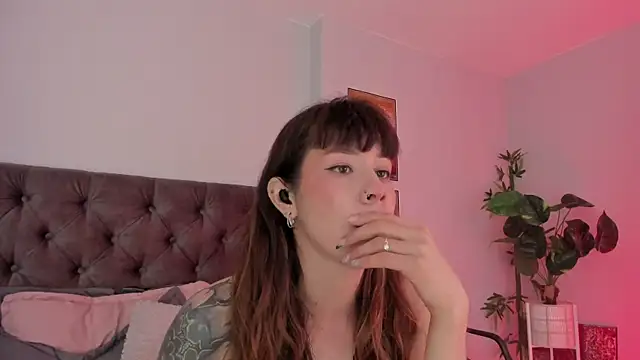 Snapshot of iriiina_veneno chatting on 02-02-25, 04:00 iriiina veneno online show from 02-02-25, 04:00