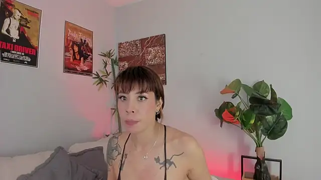 Snapshot of iriiina_veneno chatting on 10-04-25, 10:19 iriiina veneno online show from 10-04-25, 10:19