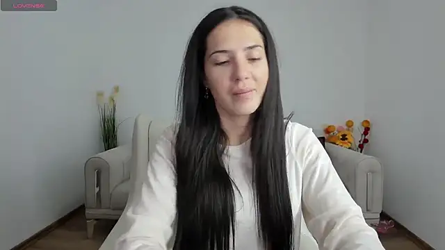 Snapshot of Emmapmg chatting on 12-17-24, 10:23 Emmapmg online show from 12-17-24, 10:23