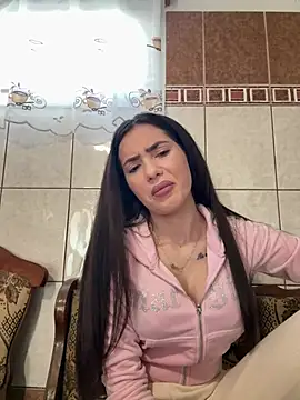 Snapshot of Emmapmg chatting on 03-04-25, 09:29 Emmapmg online show from 03-04-25, 09:29