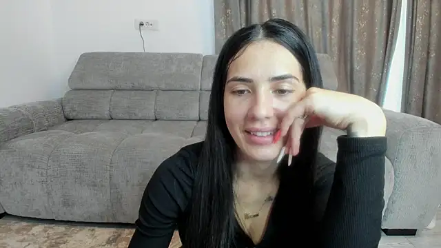 Snapshot of Emmapmg chatting on 10-01-25, 10:32 Emmapmg online show from 10-01-25, 10:32