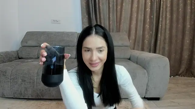 Snapshot of Emmapmg chatting on 10-06-25, 10:34 Emmapmg online show from 10-06-25, 10:34