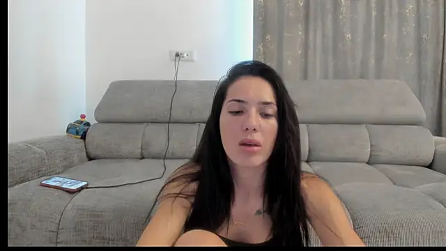 Snapshot of Emmapmg chatting on 10-16-25, 09:32 Emmapmg online show from 10-16-25, 09:32