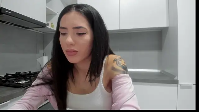 Snapshot of Emmapmg chatting on 11-28-25, 09:56 Emmapmg online show from 11-28-25, 09:56