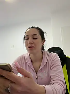 Snapshot of Emmapmg chatting on 04-15-26, 07:04 Emmapmg online show from 04-15-26, 07:04