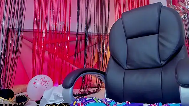 Snapshot of BonnieCute_ chatting on 02-15-25, 07:27 BonnieCute online show from 02-15-25, 07:27