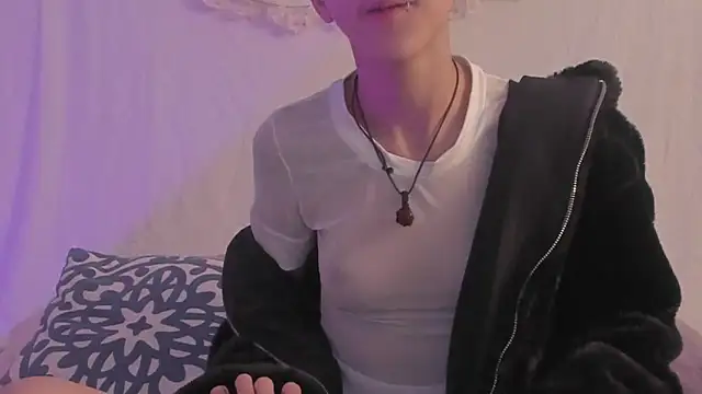 Snapshot of BonnieCute_ chatting on 03-06-25, 11:36 BonnieCute online show from 03-06-25, 11:36