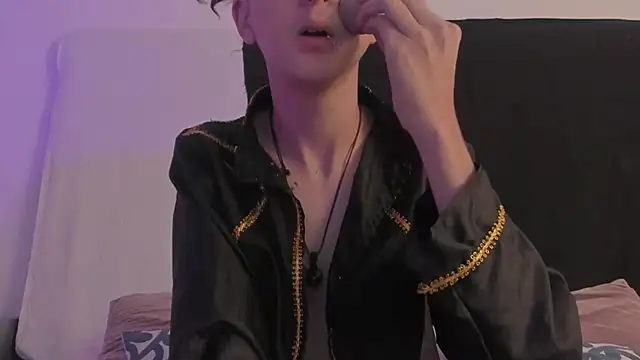 Snapshot of BonnieCute_ chatting on 03-08-25, 11:37 BonnieCute online show from 03-08-25, 11:37