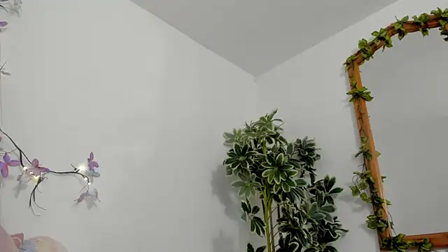 Snapshot of BonnieCute_ chatting on 10-12-25, 11:48 BonnieCute online show from 10-12-25, 11:48