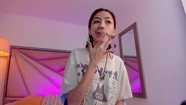 Snapshot of BonnieCute_ chatting on 11-12-25, 11:36 BonnieCute online show from 11-12-25, 11:36