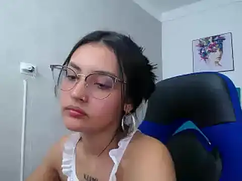 Snapshot of antonella_sweetlittle chatting on 02-21-25, 06:37 antonella sweetlittle online show from 02-21-25, 06:37