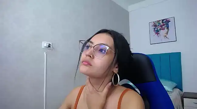 Snapshot of antonella_sweetlittle chatting on 02-25-25, 12:55 antonella sweetlittle online show from 02-25-25, 12:55