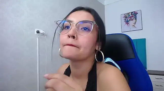 Snapshot of antonella_sweetlittle chatting on 02-26-25, 03:30 antonella sweetlittle online show from 02-26-25, 03:30