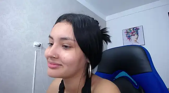 Snapshot of antonella_sweetlittle chatting on 03-06-25, 12:30 antonella sweetlittle online show from 03-06-25, 12:30